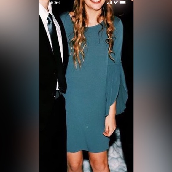 MICHAEL STARS elegant flowy short blue dress with flowy cutout sleeves - Picture 2 of 4
